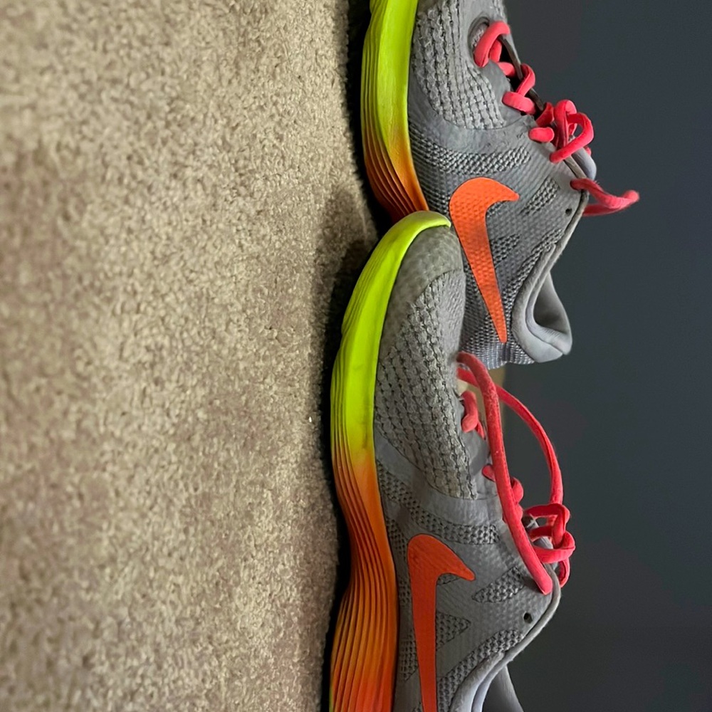 Nike Revolution 4 Casual/Athletic Shoes Women’s Size 7.5 Youth Size 5